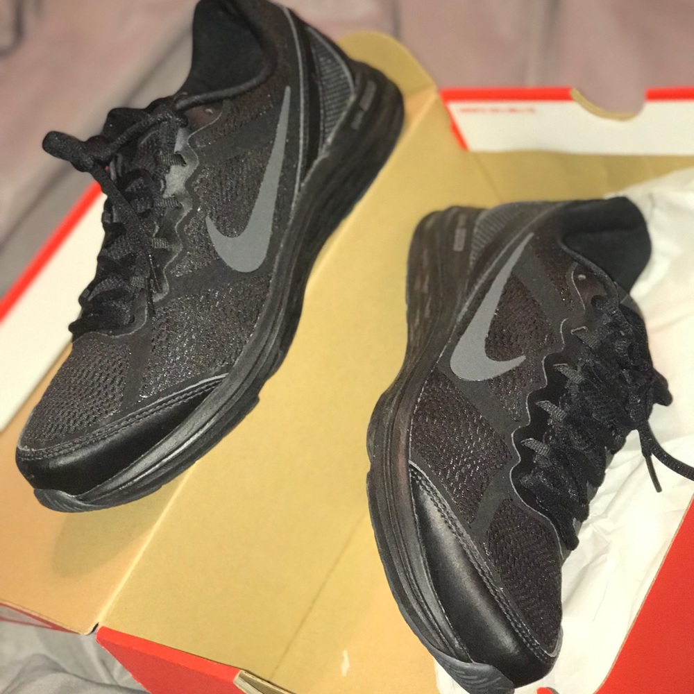 Black NWOT Nike Free RN